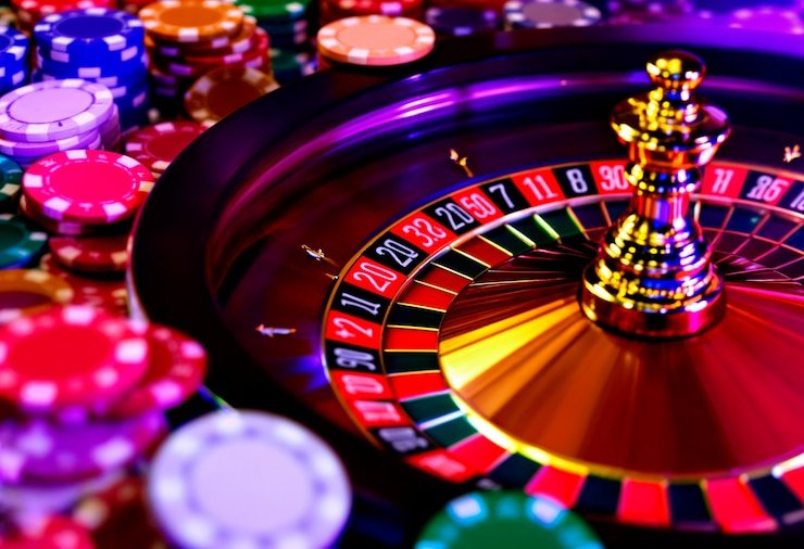 Meja blackjack live dengan dealer dan kartu